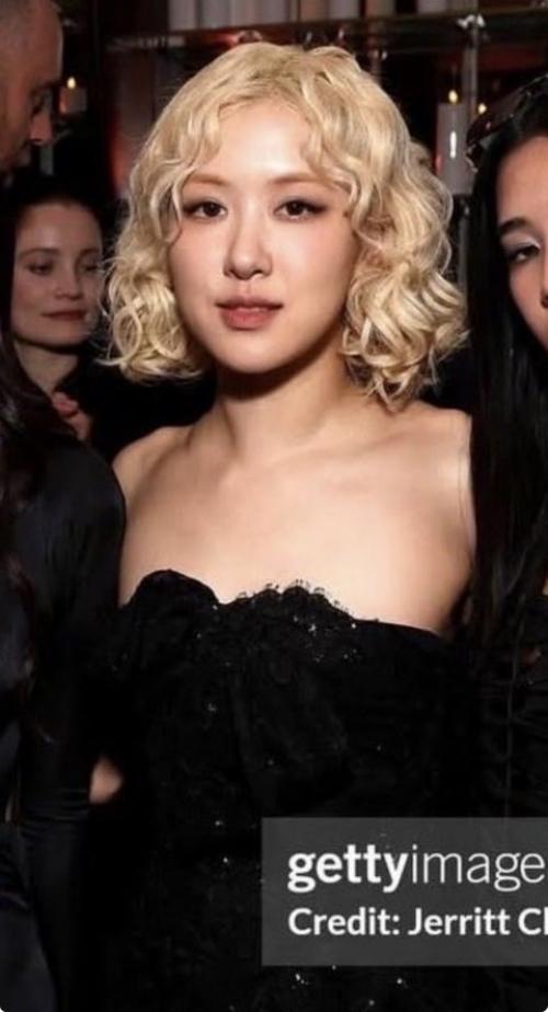 К - нетизены комментируют прическу розэ на Grammy. 01