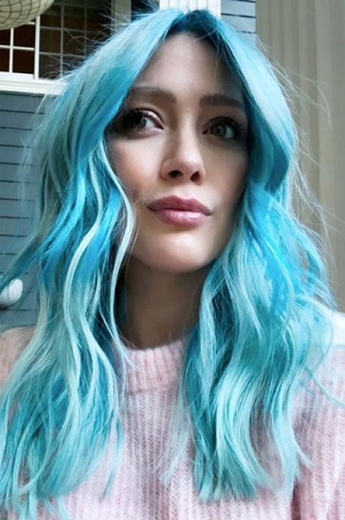 Беременная хилари Дафф в голубой цвет покрасилась. 01 Беременная хилари Дафф в голубой цвет покрасилась. 01