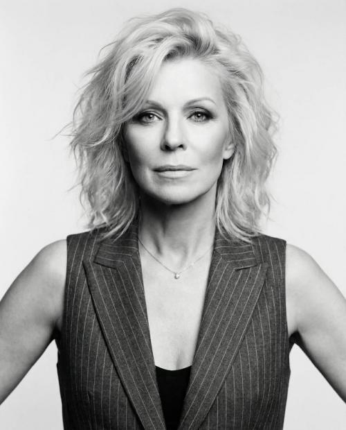 Звезда 90-х Наталья ветлицкая впервые за несколько лет показала новые фото.

