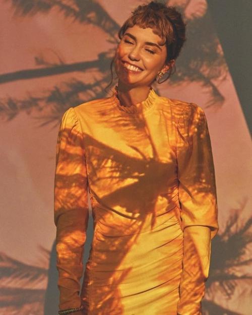 Агата муцениеце появилась на обложке февральского номера журнала Cosmopolitan. 05