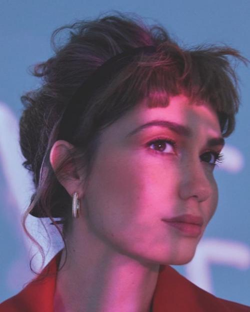 Агата муцениеце появилась на обложке февральского номера журнала Cosmopolitan. 02