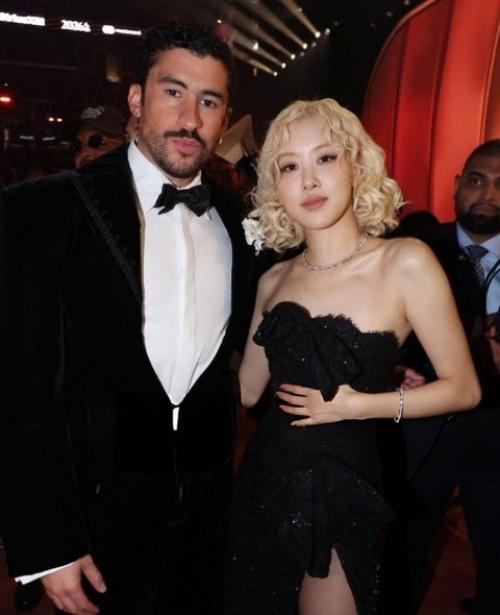 К - нетизены защищают розэ от хейтеров, комментирующих её прическу на Grammys. 02