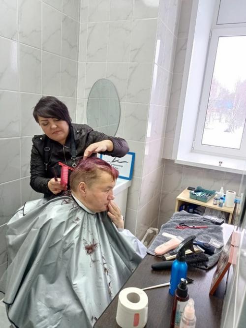 Красота с добрым сердцем: как парикмахер добра подарила радость в доме престарелых. 02 Красота с добрым сердцем: как парикмахер добра подарила радость в доме престарелых. 02
