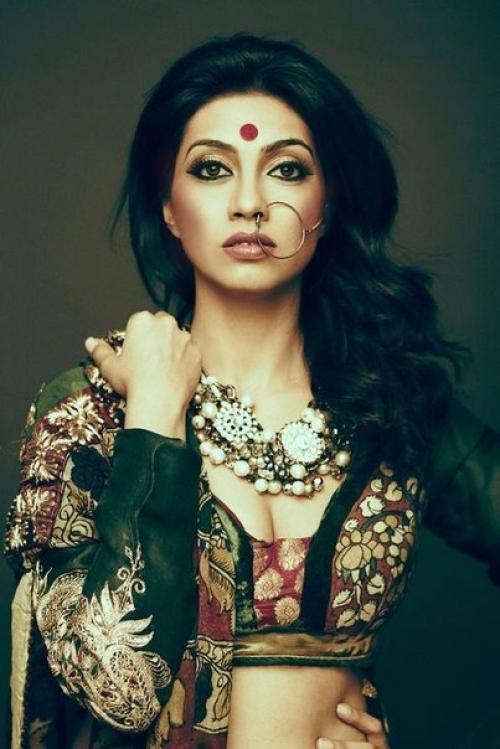 Тилак. Не в каждом религиозном течении трипундру и урдхва - пундру можно ставить женщинам. 02 Тилак. Не в каждом религиозном течении трипундру и урдхва - пундру можно ставить женщинам. 02