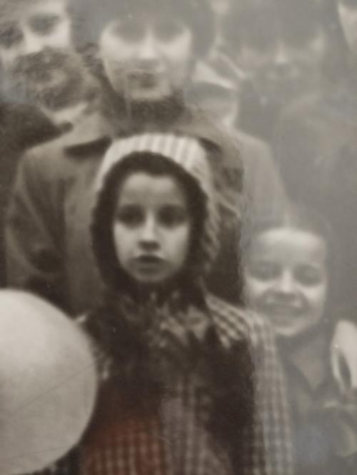 Прощаемся с тетушкой, мы перебираем старые фотографии. 05 Прощаемся с тетушкой, мы перебираем старые фотографии. 05