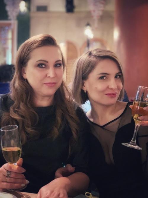 Вот такие мы красивые после макияжа и уроков причёсок. 02