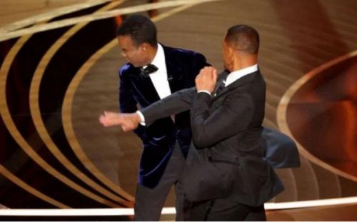 Уилл Смит врезал ведущему на оскаре за шутку над стрижкой жены Уилла. 02