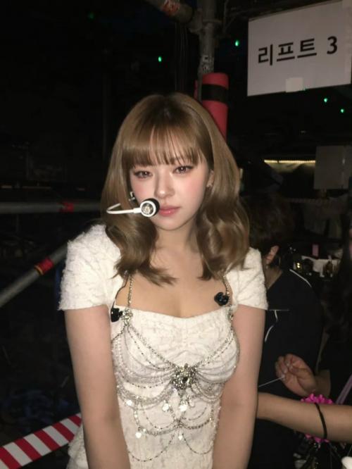 230326: новые фото чонён из Twice - это просто невероятное. 01