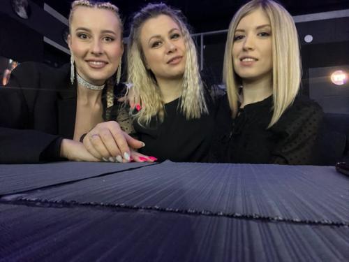 Отвечая на вопросы Кто на Фото, что с прической, что за праздник и тому подобные. 04