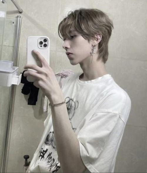 200323: Boys Planet старые фото Рикки доказывают, что он всегда хорошо выглядит. 05