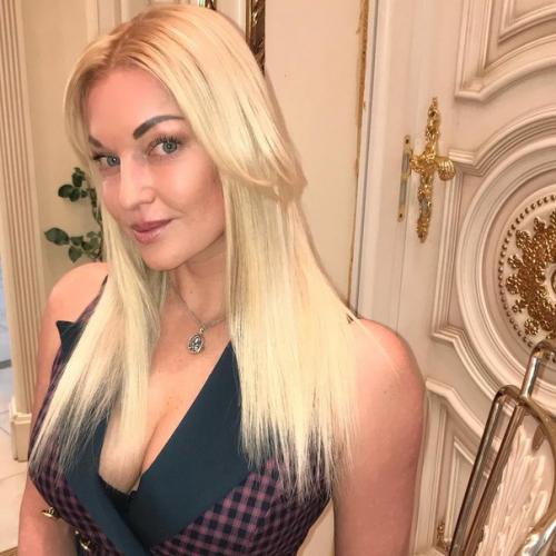 Анастасия волочкова сменила имидж и помолодела. 01