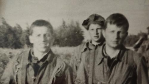 Прощаемся с тетушкой, мы перебираем старые фотографии. 08 Прощаемся с тетушкой, мы перебираем старые фотографии. 08