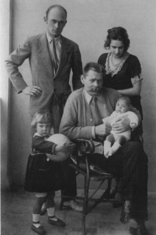 Почему невестке Максима горького не позволили выйти замуж после смерти мужа и свёкра. 03