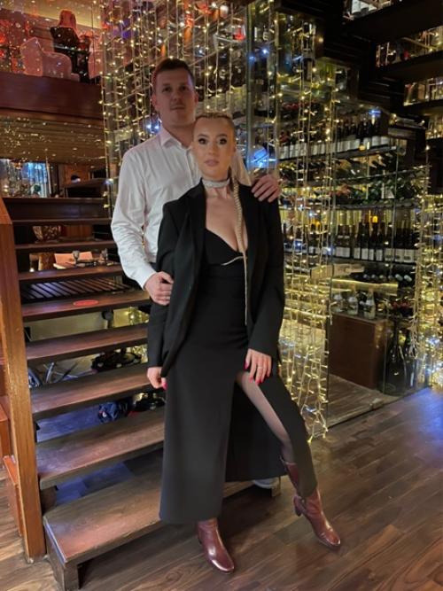 Отвечая на вопросы Кто на Фото, что с прической, что за праздник и тому подобные. 01