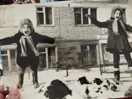 Прощаемся с тетушкой, мы перебираем старые фотографии. 09 Прощаемся с тетушкой, мы перебираем старые фотографии. 09