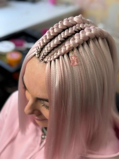 Когда то очень давно, я вообще не понимала прическу водопад. 04