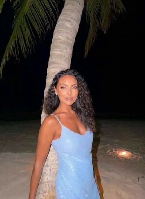 Алсу поделилась снимками с океаном, свечами и кудрями, которые сразу вызывают желание отправиться в отпуск. 02