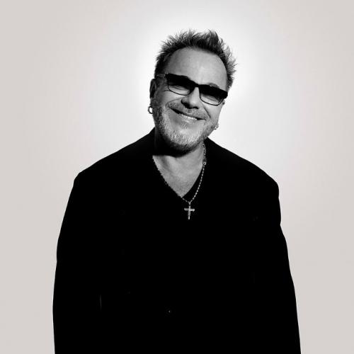 Владимир Пресняков снова удивил своих фанатов, разместив фото с обновлённой причёской. 01