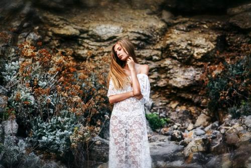 Добрый день!  Группа фотографов ищет девушку (девушек), для фотосессии в живописных уголках ЮБК! 01