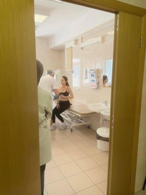 Друг лерчек - фотограф Георгий камаев навестил ее в больнице и поделился серией фотографий. 03