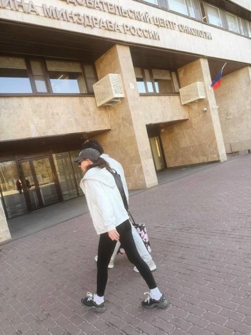 Друг лерчек - фотограф Георгий камаев навестил ее в больнице и поделился серией фотографий. 05