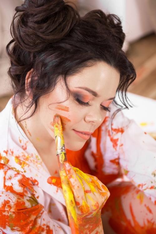 Очень хочется ярко-оранжевого насыщенного цвета: апельсинов, солнышка, цветов и конечно же оранжевой гуаши на телах красивых моделей. 03