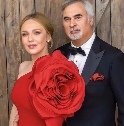 Альбина джанабева помолодела на двадцать лет, сменив цвет волос. 02