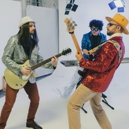 Всем здрасьте. Меня зовут Максим, я человек с большой мечтой, спустя год я снова тут, продолжаю всем говорить что мне 25. 08