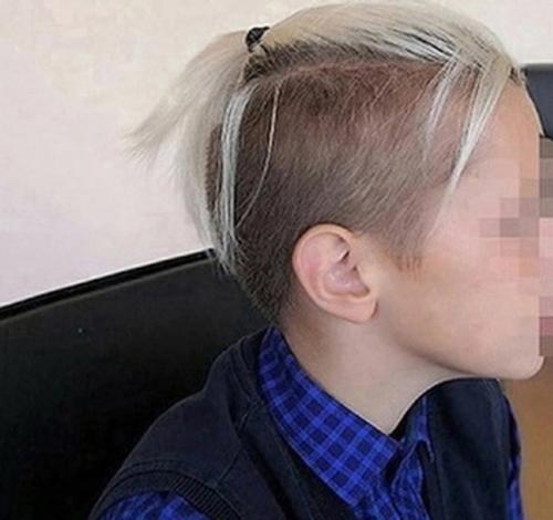 В Иркутске произошёл шокирующий инцидент: 12-летнего мальчика не пустили на уроки из-за его причёски. 01