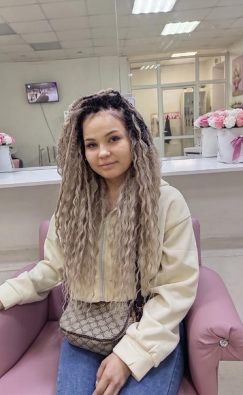 Причёска - это не только способ аккуратно уложить волосы, но и мощное оружие, которое может влиять на образ человека и придавать ему уникальность. 01