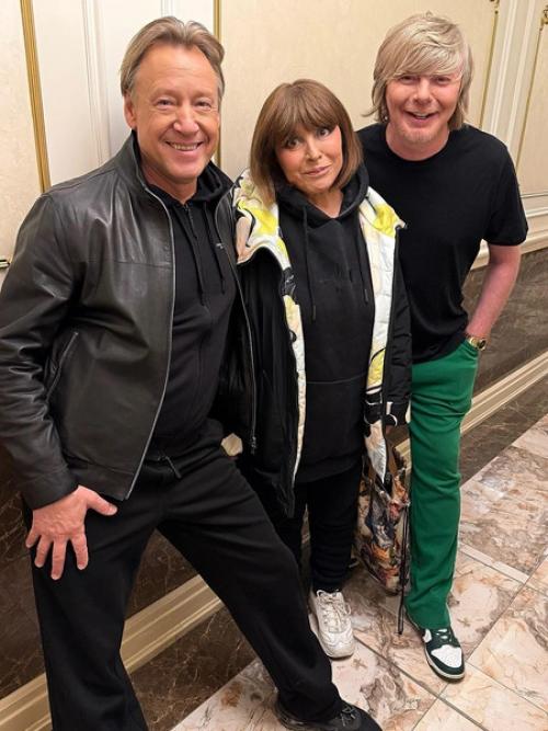 Пресняков побрился наголо, Григорьев - Апполонов фанатеет от харатьяна, а папунаишвили признаётся в любви на расстоянии. 01