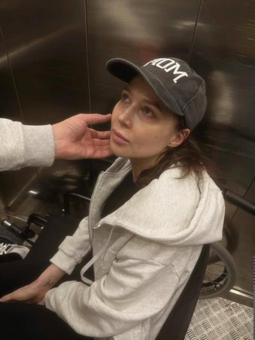 Друг лерчек - фотограф Георгий камаев навестил ее в больнице и поделился серией фотографий. 02