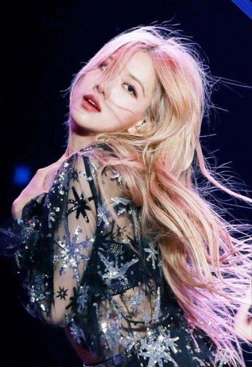 250422: фанкам розэ из Blackpink на фестивале Coachella набрал более 10 миллионов просмотров. 04 250422: фанкам розэ из Blackpink на фестивале Coachella набрал более 10 миллионов просмотров. 04