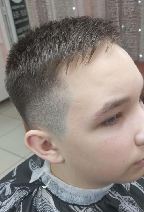 Мода на мужские стрижки в сезоне 2025 года меняется так же стремительно, как и на женские. 07