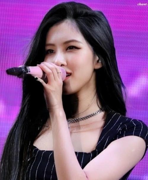 260426: брюнетка - розэ тоже чертовски хороша. 02