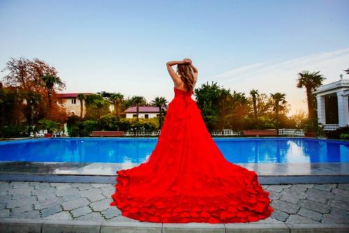 Добрый день!  Группа фотографов ищет девушку (девушек), для фотосессии в живописных уголках ЮБК! 06