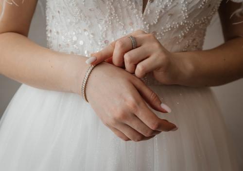 Фотосессия невесты - это важная часть свадебной фотосессии, которая позволяет запечатлеть ее красоту и индивидуальность. 01