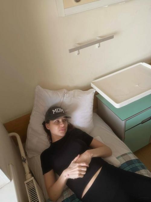 Друг лерчек - фотограф Георгий камаев навестил ее в больнице и поделился серией фотографий. 01