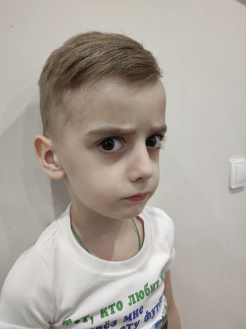 Короткие волосы - универсальный, всесезонный вариант, с которым комфортно и зимой в шапке, и летом в кепке. 01