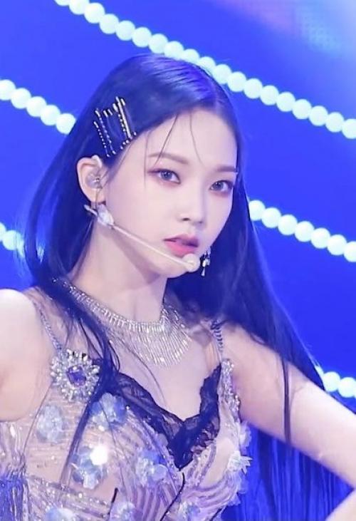 Theqoo корейские нетизены говорят, что Дженни из Blackpink сделала эту причёску очень популярной в к - поп. 03