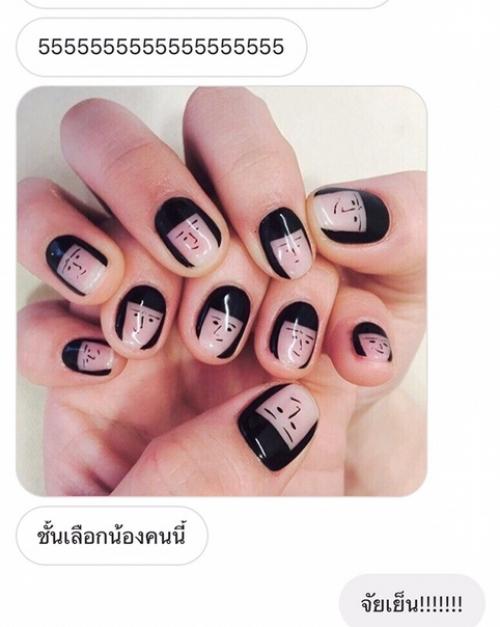 - в прошлом году, когда джису общалась с поклонниками на ch кто-то упомянул, что её причёска на фото из школьного альбома похожа на кимбап;. 01