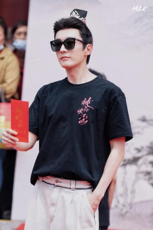 Прекрасный Лю сюэи на церемонии открытия съёмок новой дорамы. 02