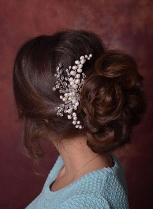 Жемчуг. В этом году будет особенно модным декором для волос - украшения с жемчугом. 01