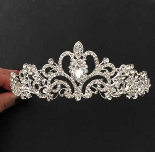 Милые девушки, совсем скоро теперь у меня вы сможете взять на прокат шикарные короны, диадемы разных видов? 07