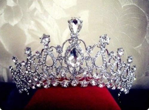 Милые девушки, совсем скоро теперь у меня вы сможете взять на прокат шикарные короны, диадемы разных видов? 08