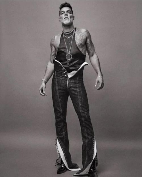 Мы в восторге от новой фотосессии Рики Мартина для Scho n! 03