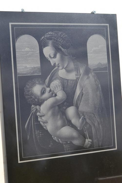 Небольшая выставка моих гравёрных работ на граните. 04