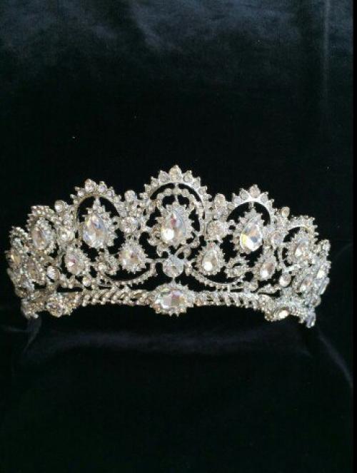 Милые девушки, совсем скоро теперь у меня вы сможете взять на прокат шикарные короны, диадемы разных видов? 01