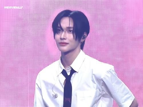 050524: фотографии вонбина с новой стрижкой и черными волосами с саундчека. 01 050524: фотографии вонбина с новой стрижкой и черными волосами с саундчека. 01