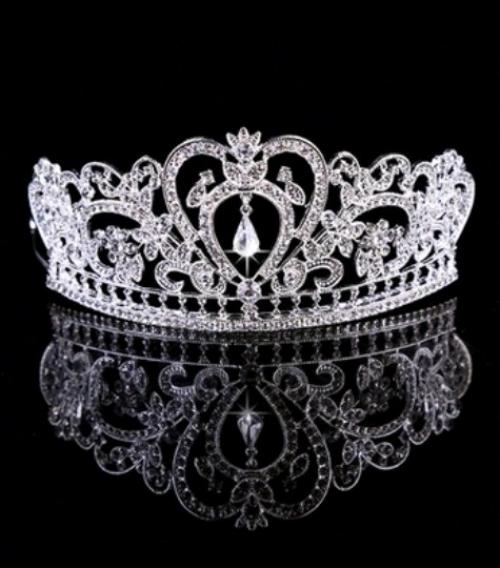 Милые девушки, совсем скоро теперь у меня вы сможете взять на прокат шикарные короны, диадемы разных видов? 06